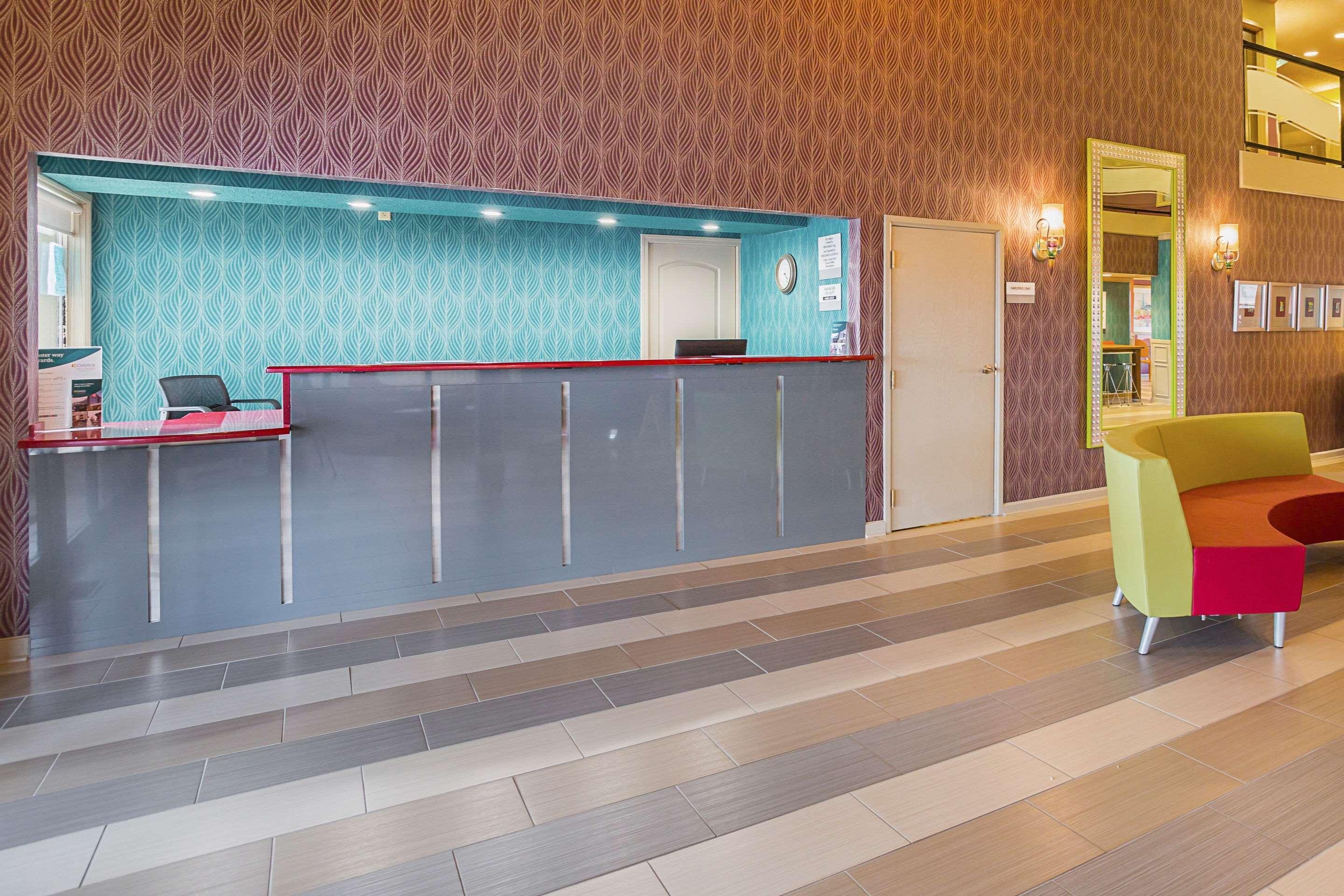 Clarion Inn & Suites Евансвіл Екстер'єр фото